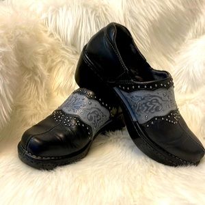 Ariat "Ashland" Women’s Black/Gray Leather Mule Clogs